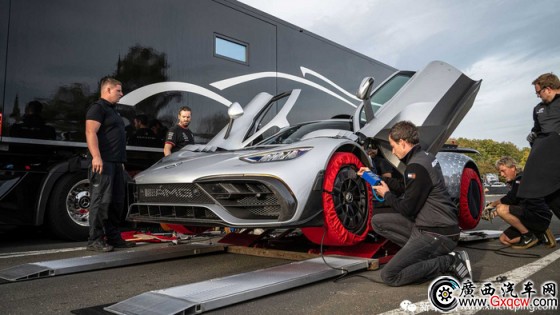 GT2 RSӛ÷ِ˹-AMG ONEɼ~a(chn)܇